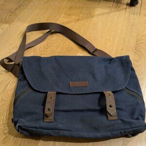 Navy blue WaterField Vitesse messenger bag, barely used
